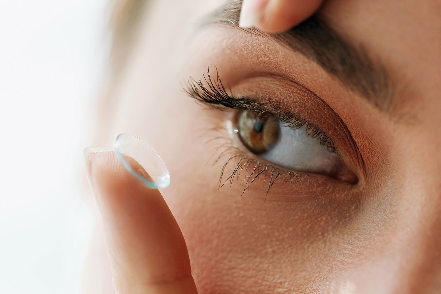 Lentilele de contact inteligente pot îmbunătăţi vederea