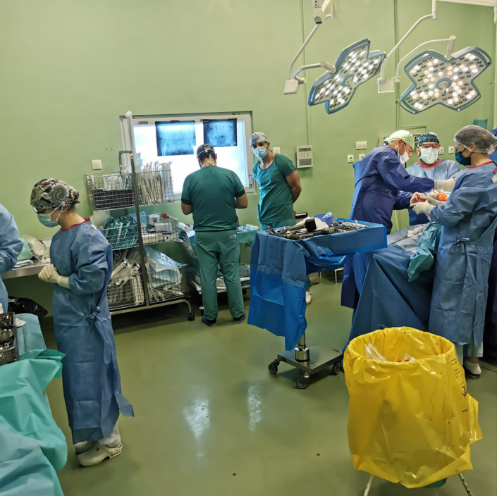 Două intervenţii de prelevare ţesut osos şi un transplant osos, la SCJU Târgu Mureş