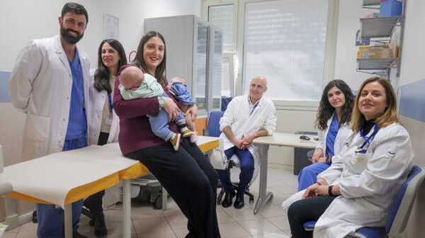 Italia: o femeie cu „o jumătate de inimă” a devenit mamă de gemeni
