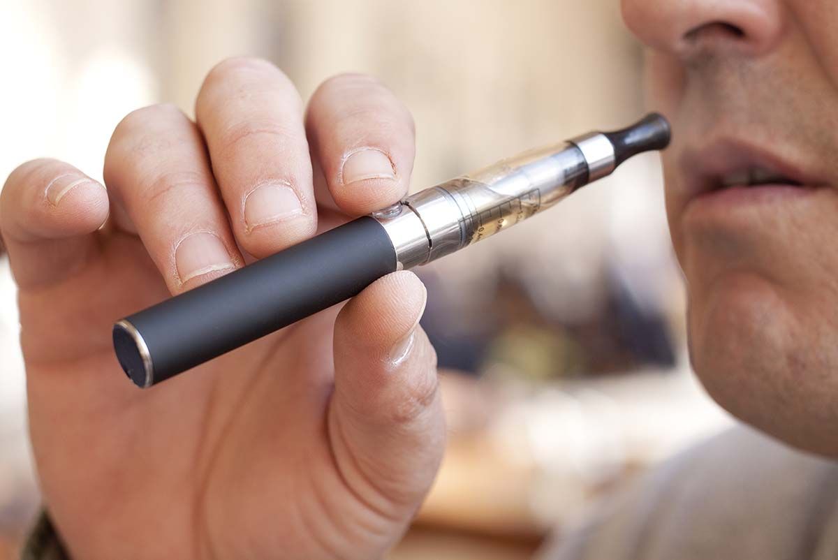 Peste 55.000 de țigarete electronice interzise de la vânzare