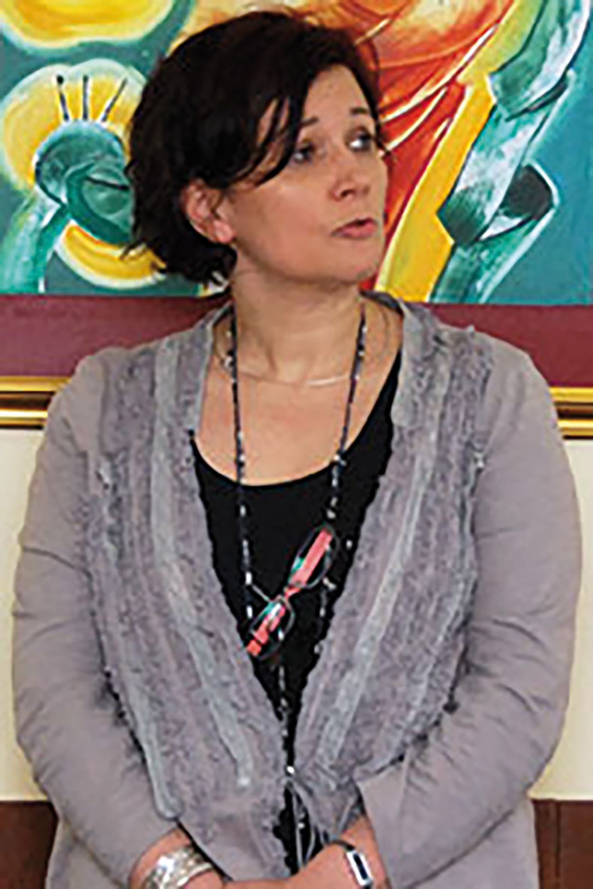 Dr. Laura Damian