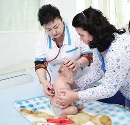 Evelina Moraru: „Visez ca în ţara mea copiii să nu moară, pediatrii să fie respectaţi, iar speranţa generaţiilor viitoare să fie sănătatea“