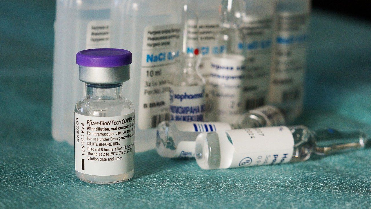România comandă încă 4,2 milioane de doze de vaccin Pfizer-BioNTech