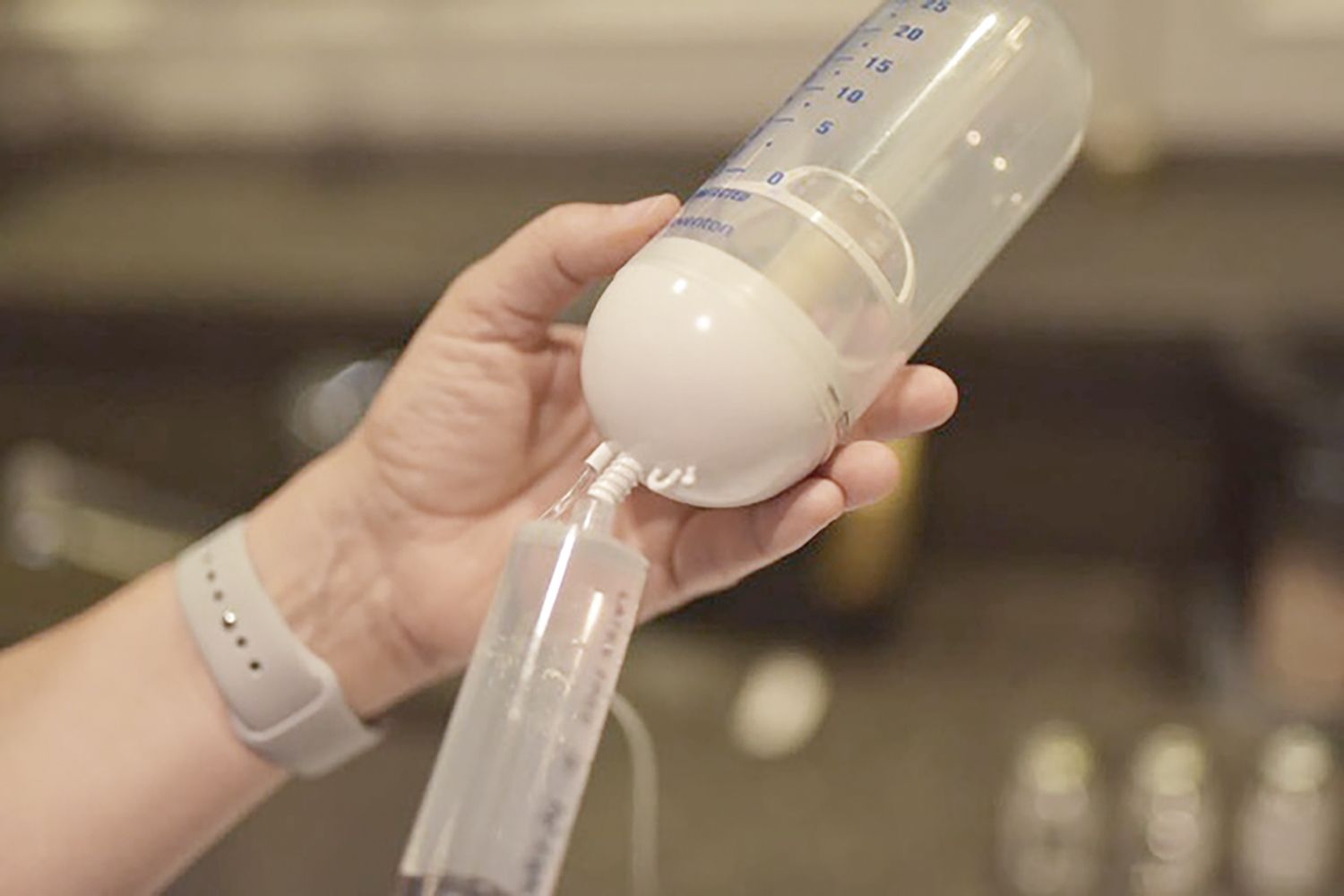 Pompă elastomer cu dimensiuni și debit variabil - umplerea dispozitivului