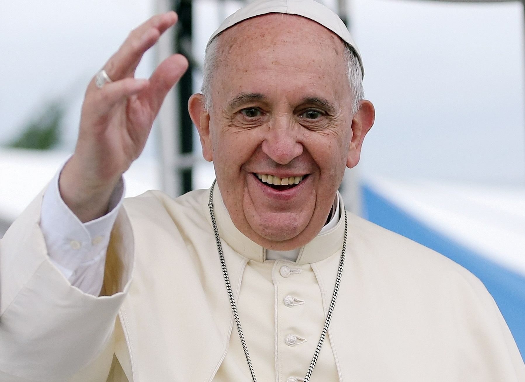 Papa Francisc a părăsit spitalul din Roma unde a fost tratat pentru bronşită