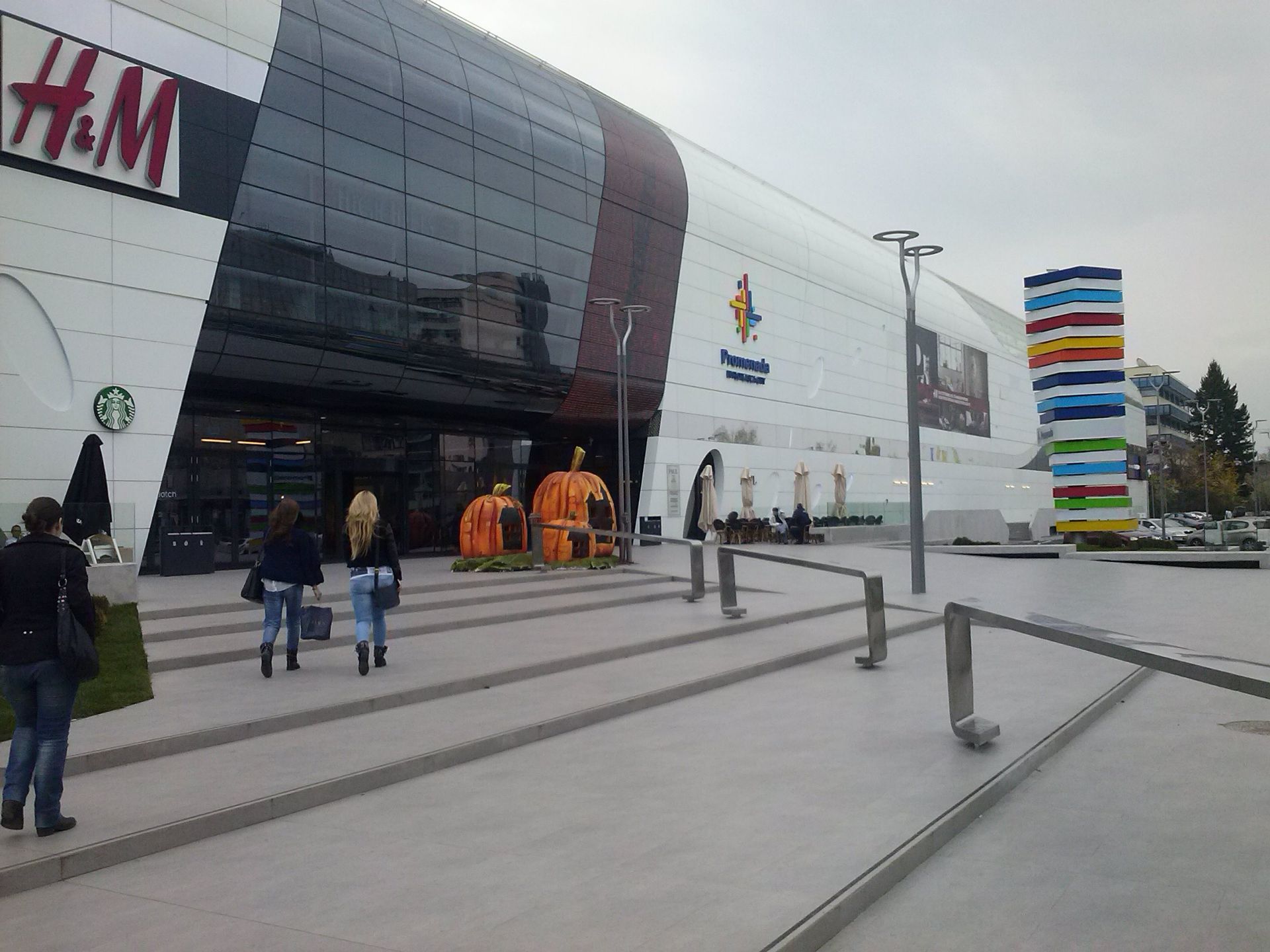 Coronavirusul scurtează programul mall-urilor