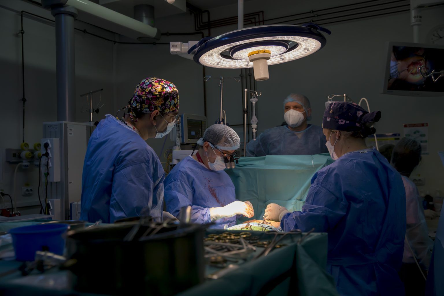 Primele proceduri chirurgicale de implant de valvă aortică Sutureless, la SUUMC