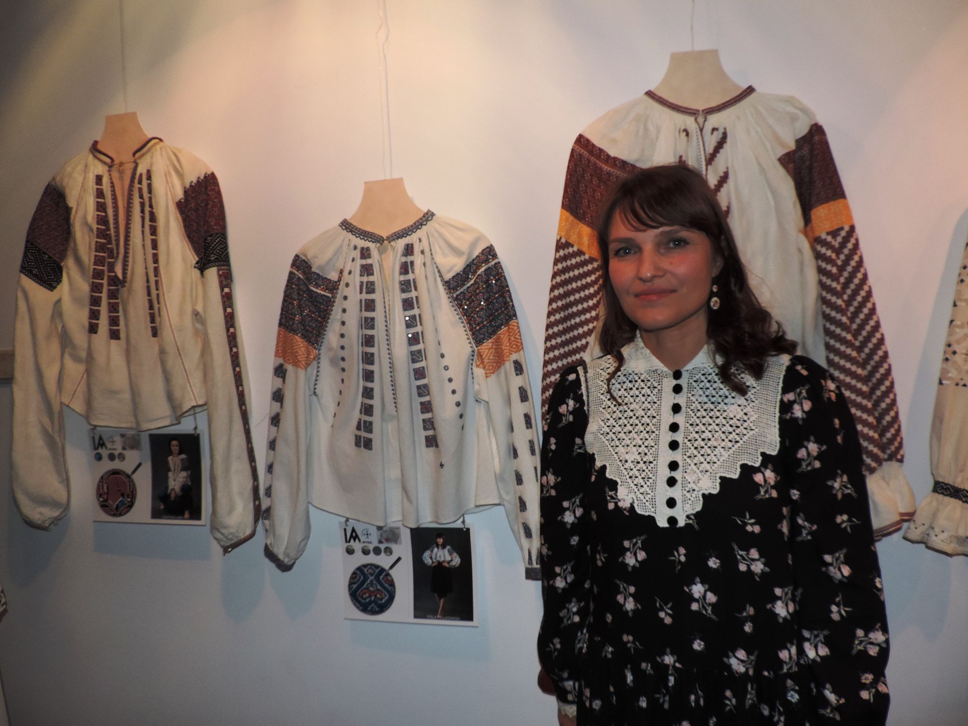 Stela Moldovanu alaturi de una din iile sale