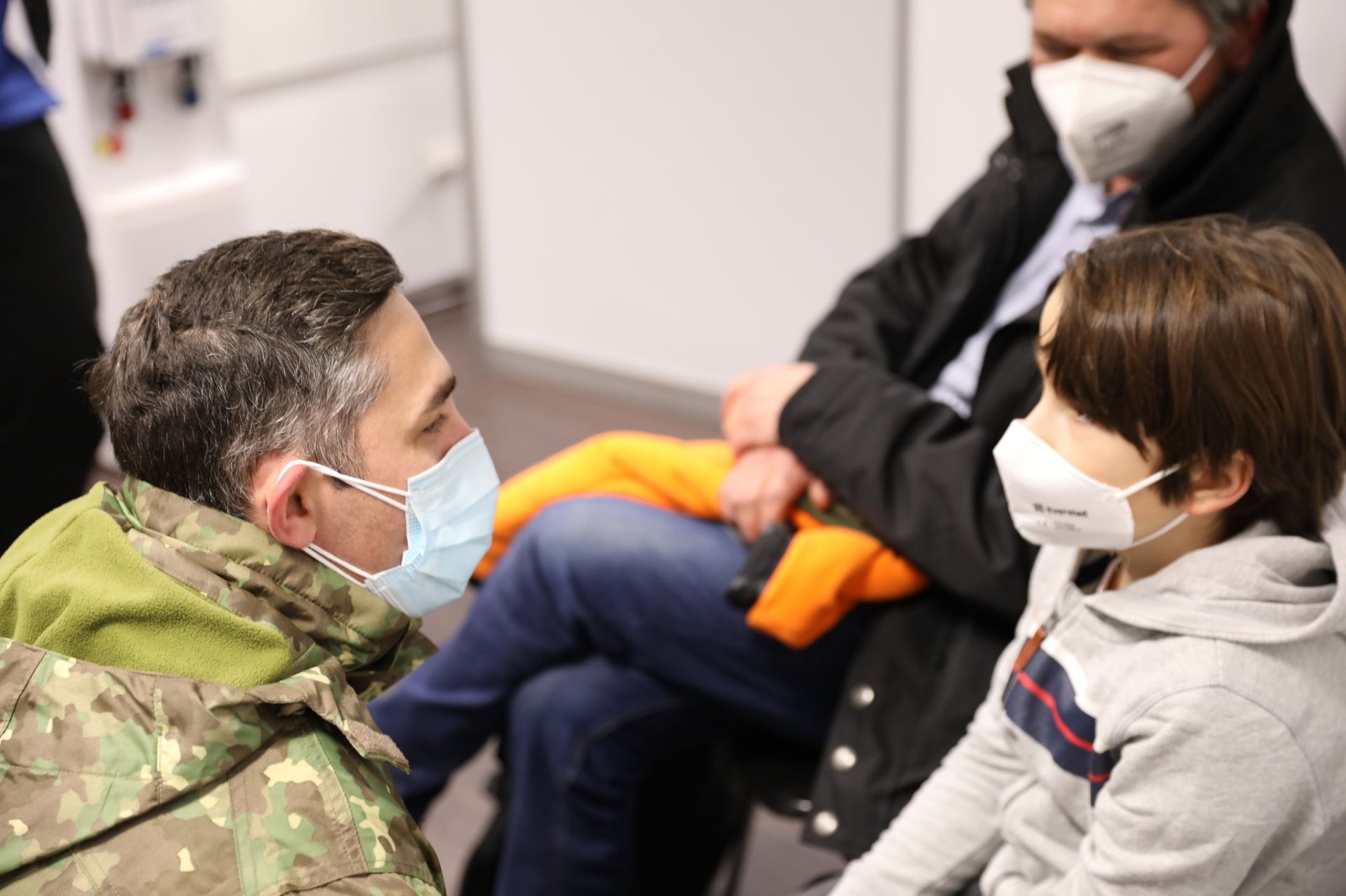 Valeriu Gheorghiță, alături de copiii care s-au vaccinat anti-COVID