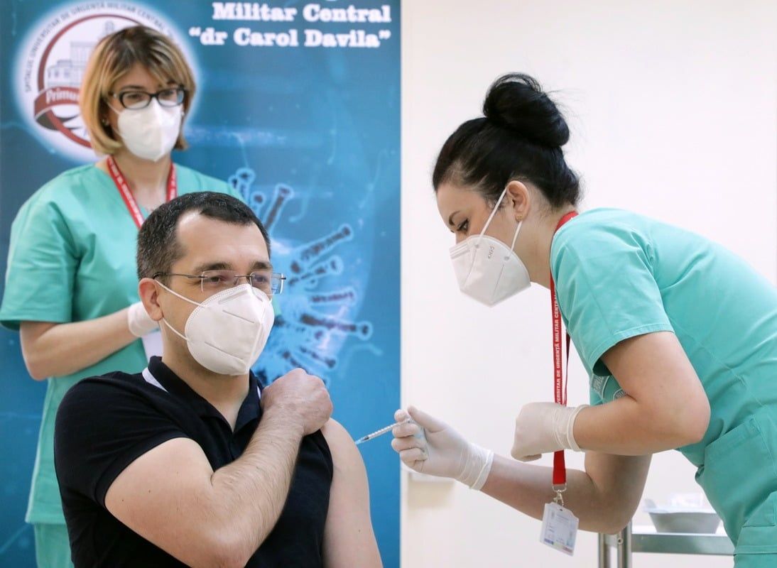 Vlad Voiculescu s-a vaccinat împotriva COVID-19