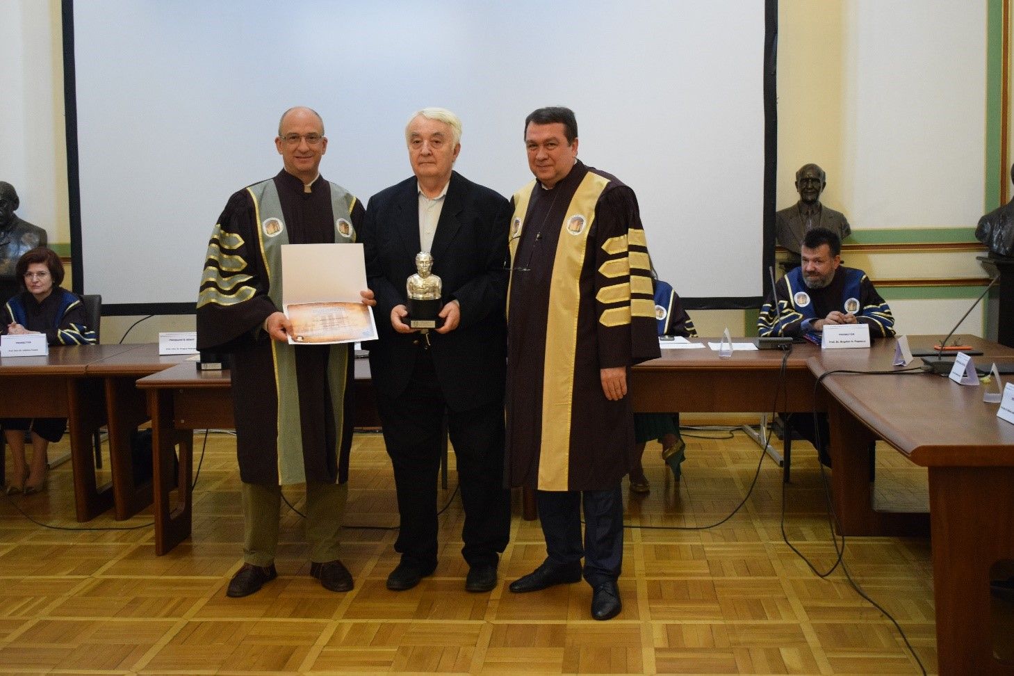 Personalități marcante ale UMF „Carol Davila” au primit titlul de profesor emerit