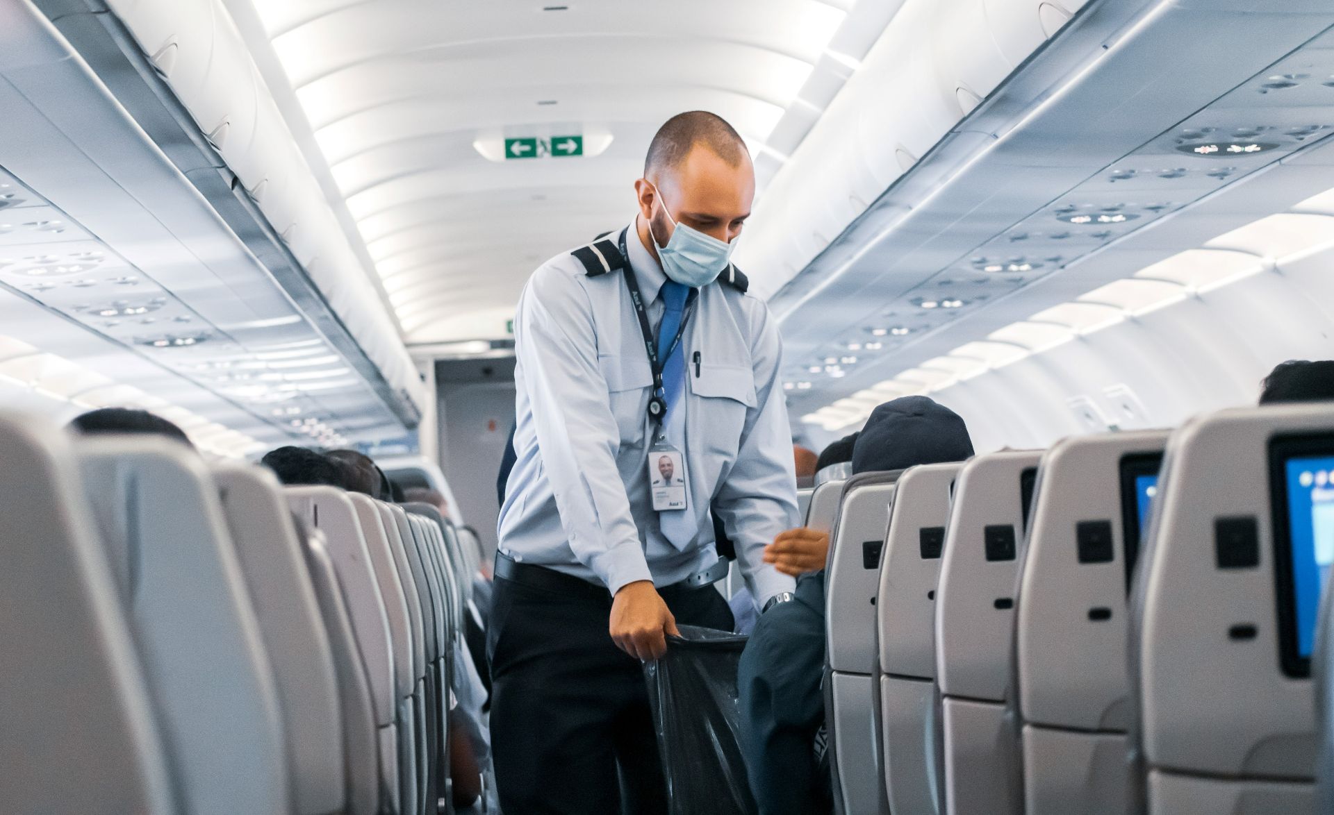 Circa 3.000 de angajați ai United Airlines, testați pozitiv