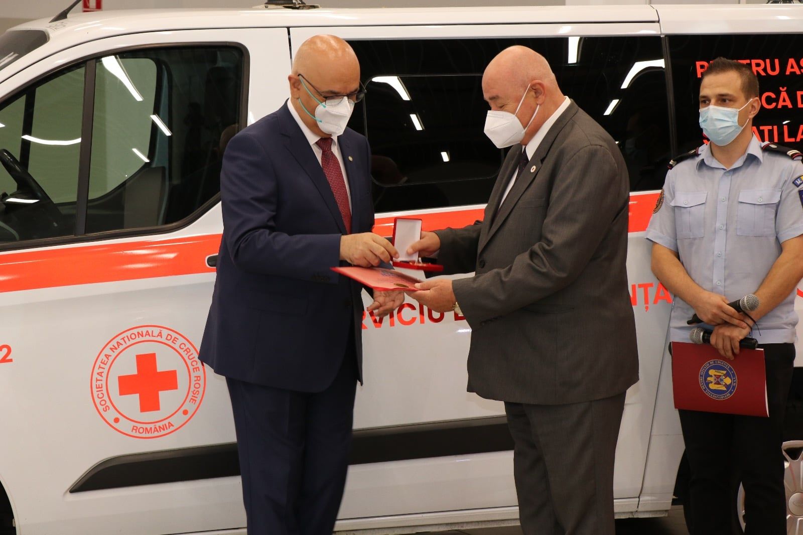 Crucea Roșie Română a primit ambulanțe noi