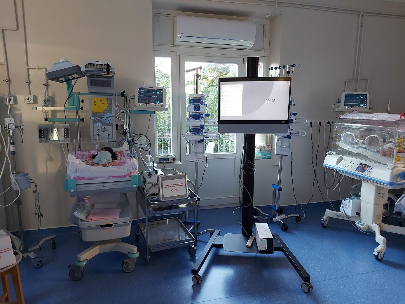 Secția de Neonatologie a Spitalului Județean Mureș, dotată cu aparatură modernă