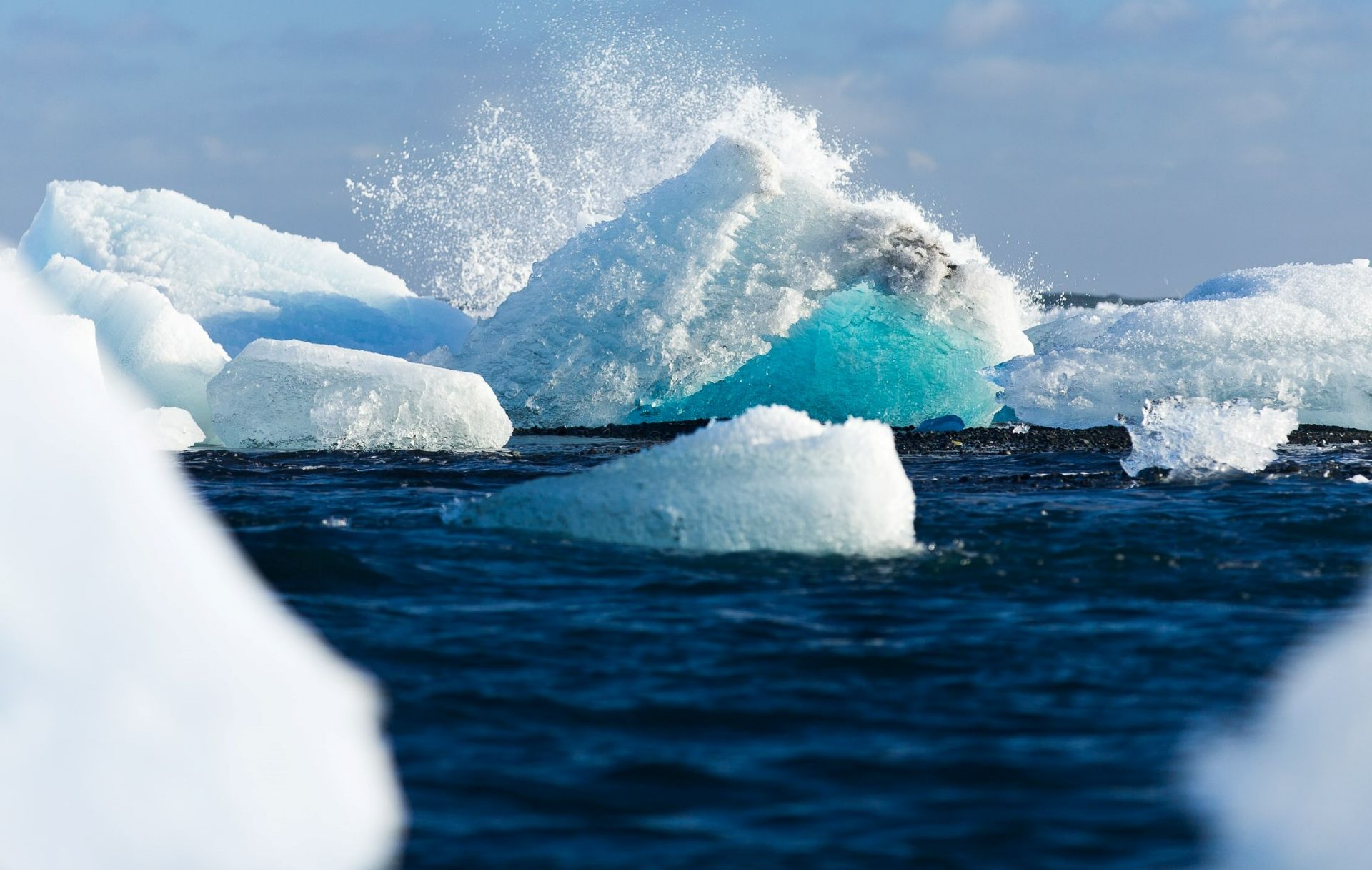 Studiu: Arctica se încălzeşte într-un ritm de 4 ori mai rapid decât se estimase