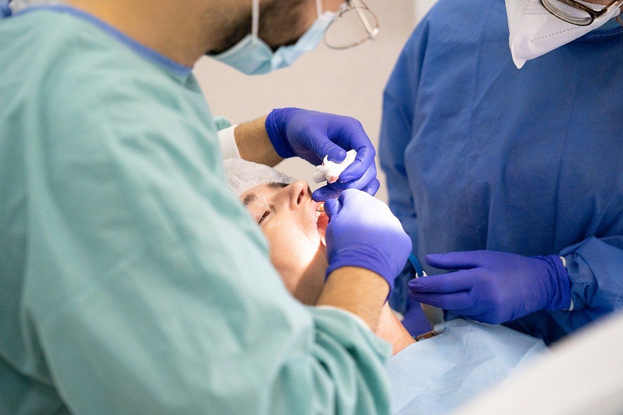 Studiu: 50% dintre pacienții români nu au fost la stomatolog în ultimii doi ani