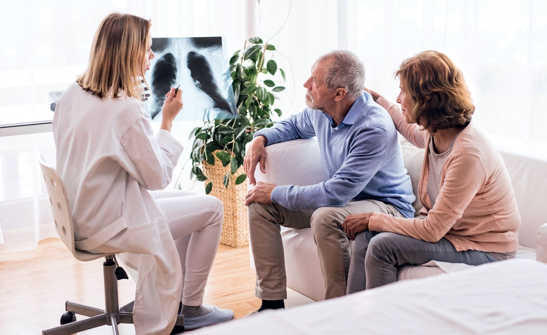 Medicii avertizează: 75% dintre pacienții cu cancer pulmonar ajung târziu la medic