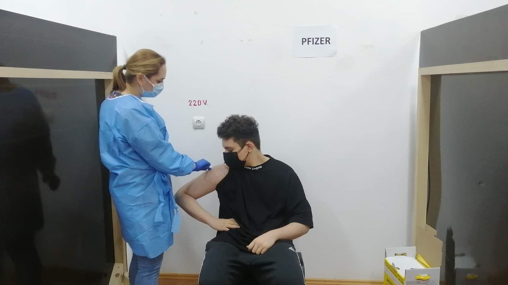 Un adolescent de 16 ani, cel mai tânăr român care s-a vaccinat anti-COVID