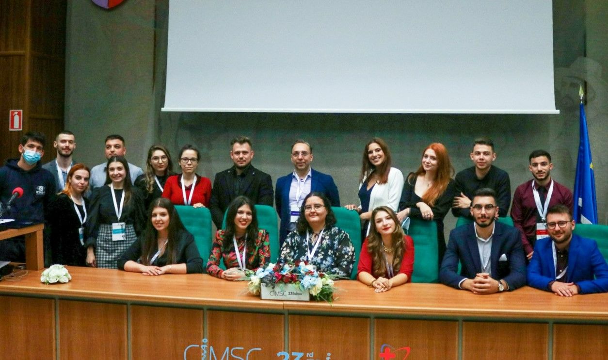 500 de studenți și medici tineri se întâlnesc la UMF Craiova