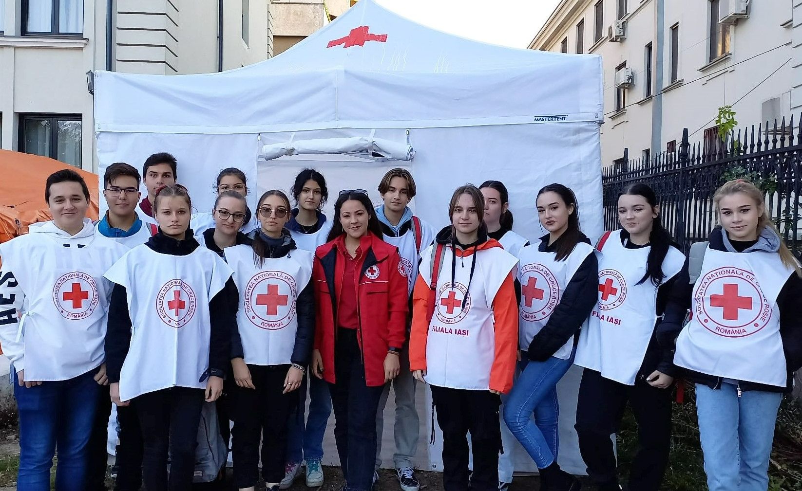 Pelerinaj la Iași: voluntarii Crucii Roșii își oferă sprijinul