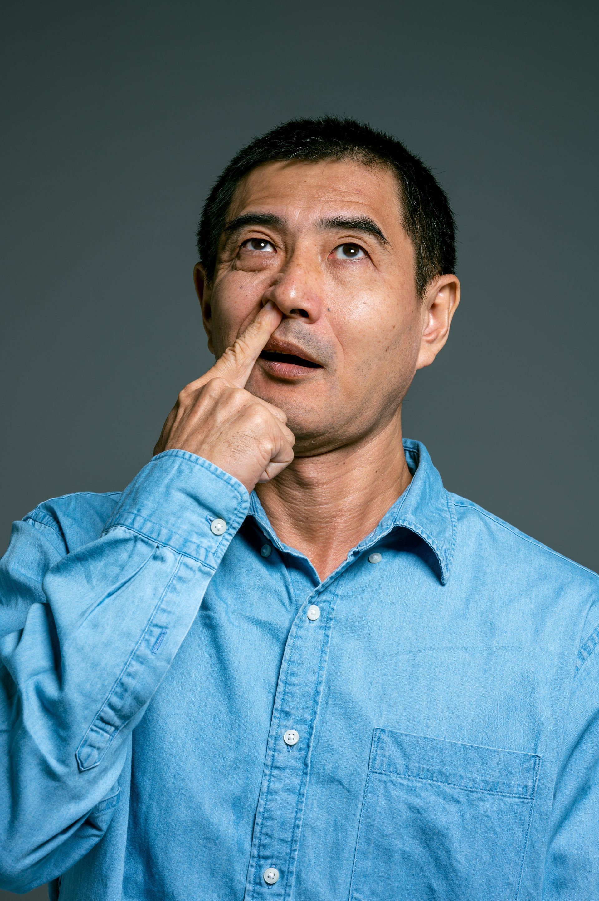 Curățarea nasului cu degetul nu cauzează boala Alzheimer