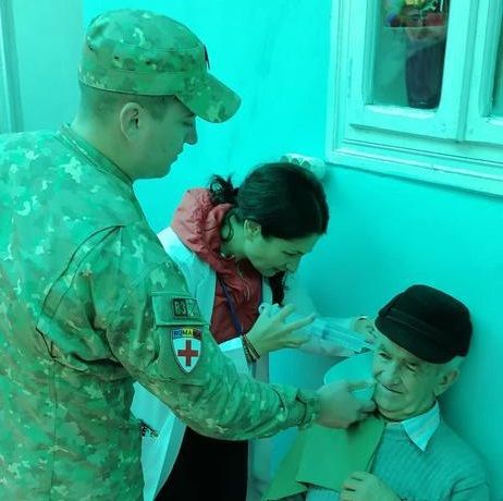 Medicii de la Spitalul Militar Timișoara au consultat locuitorii din Valea Barnii, Alba