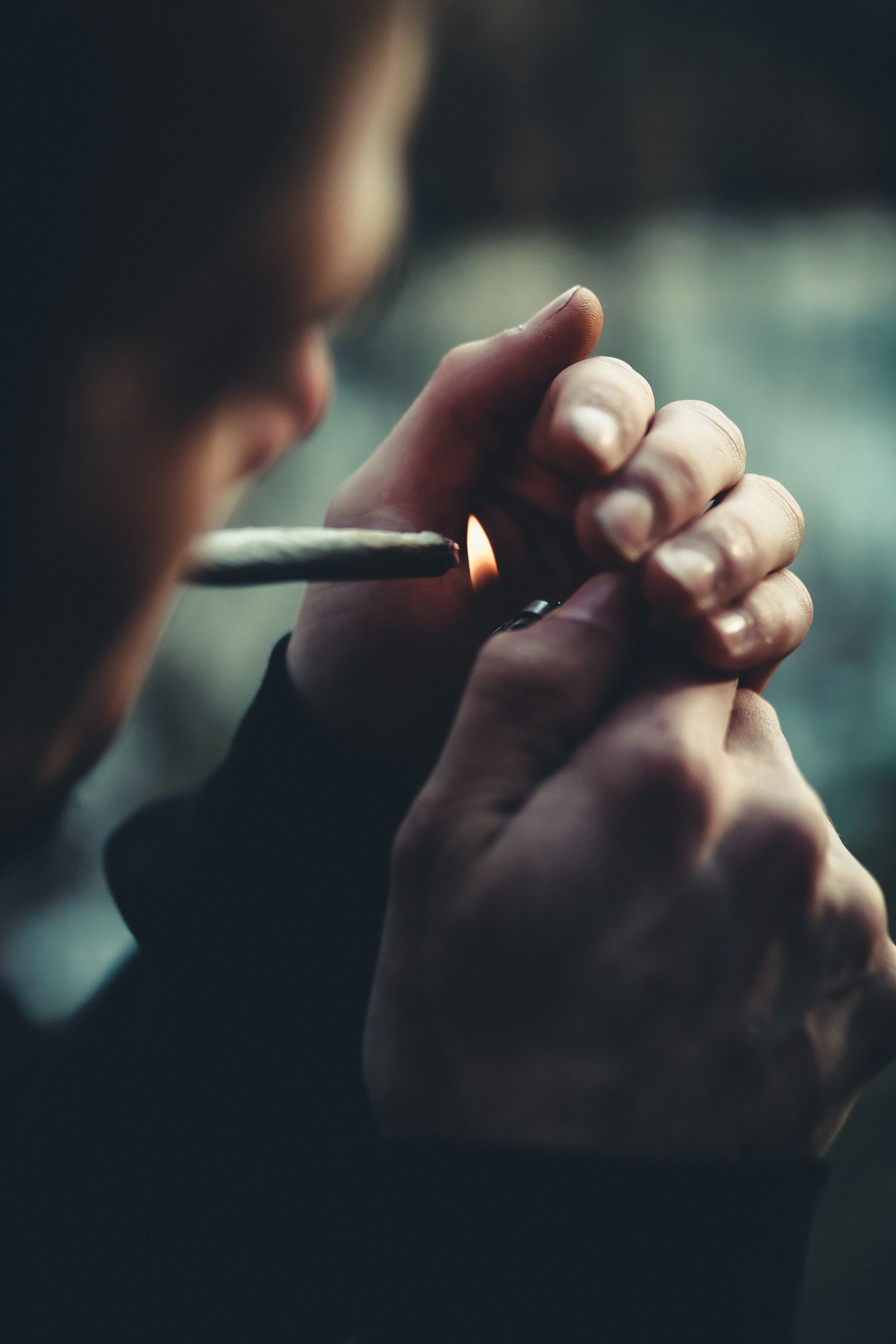 Studiu: Fumătorii de canabis au un risc mai mare de emfizem pulmonar