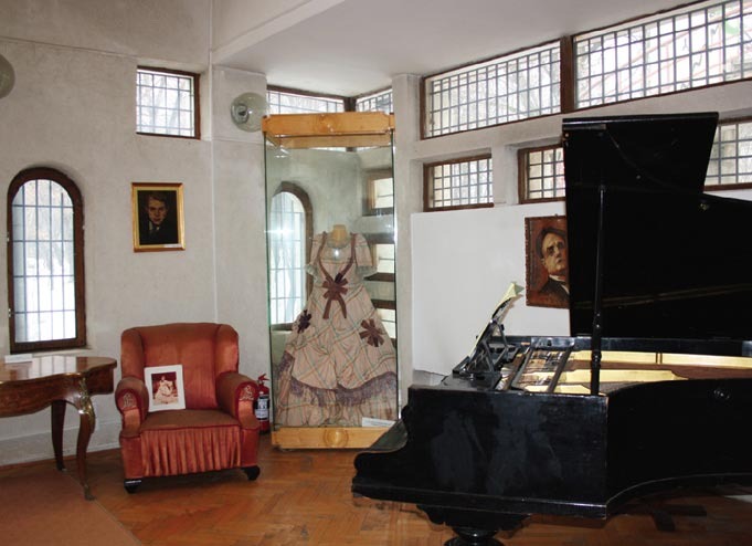 Lecţie de istoria teatrului românesc