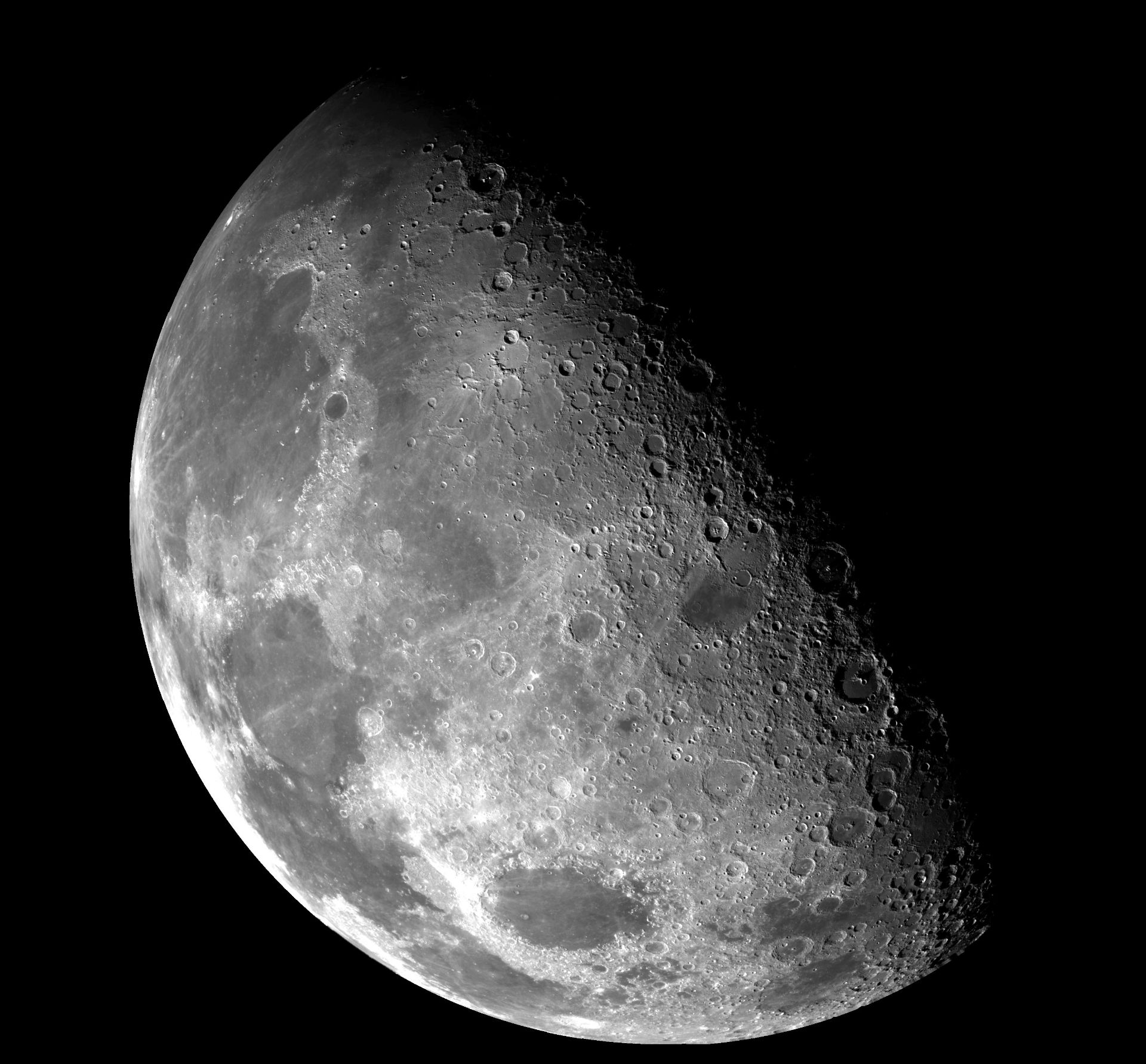 Studiu american: praful lunar ar putea proteja Terra de radiația solară