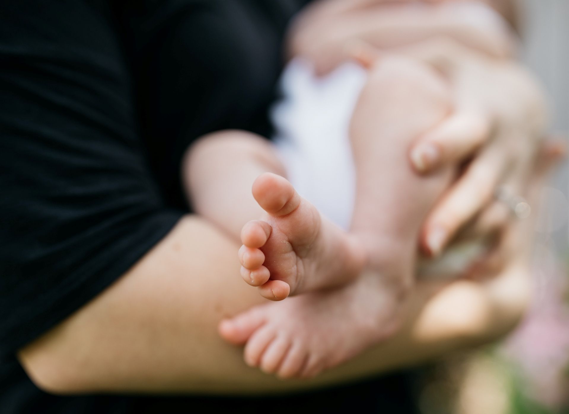 Vaccinul anti-COVID nu are efecte secundare asupra bebelușilor alăptați