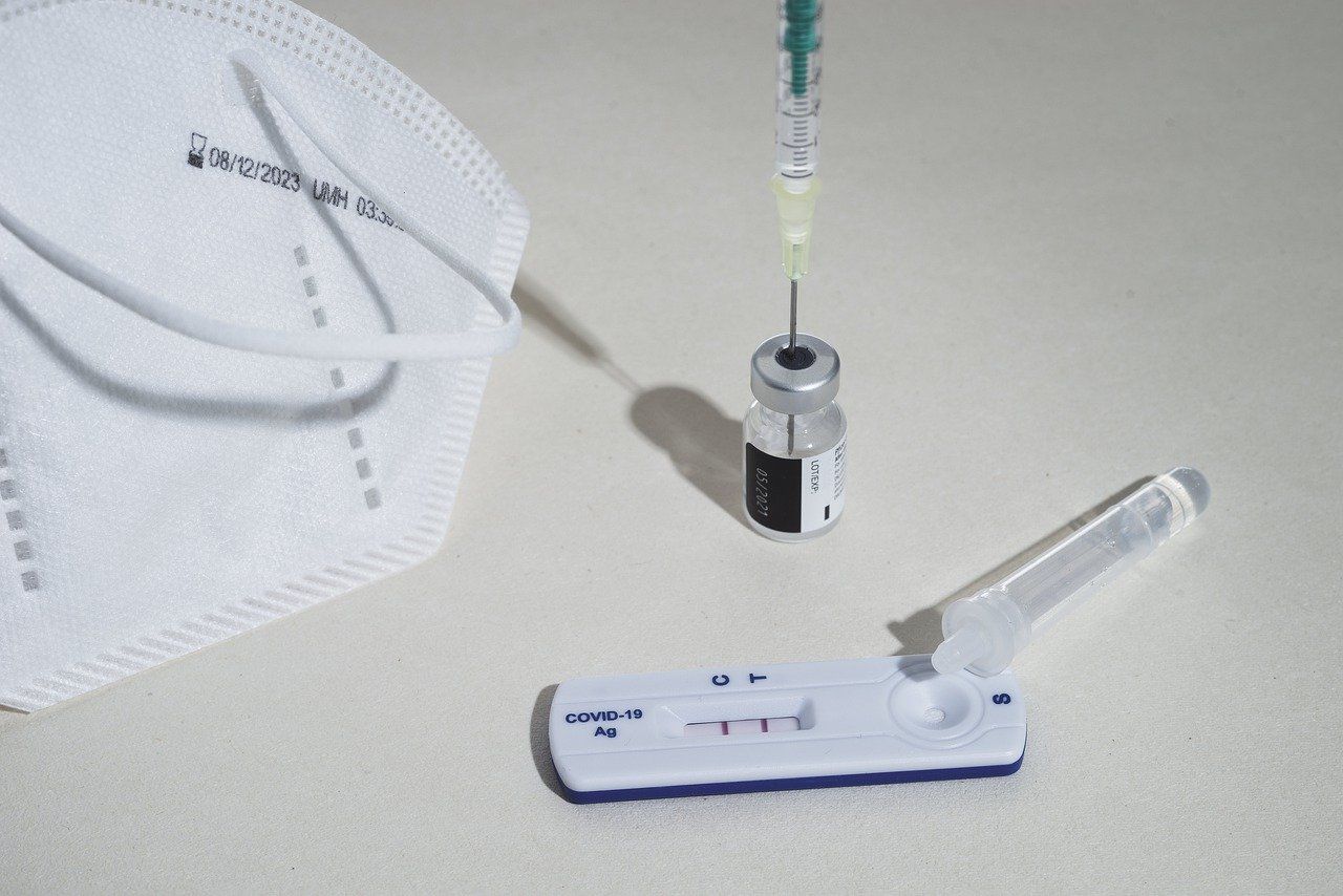 România trimite Tunisiei vaccinuri anti-COVID și materiale sanitare