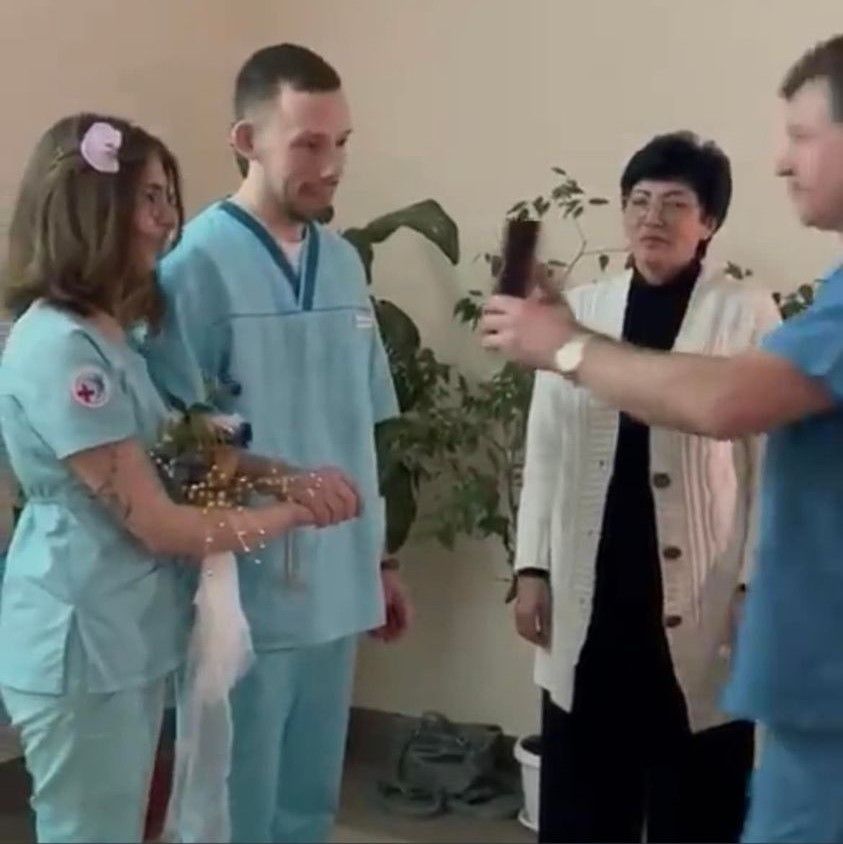 Doi medici din Kiev s-au căsătorit pe timp de război