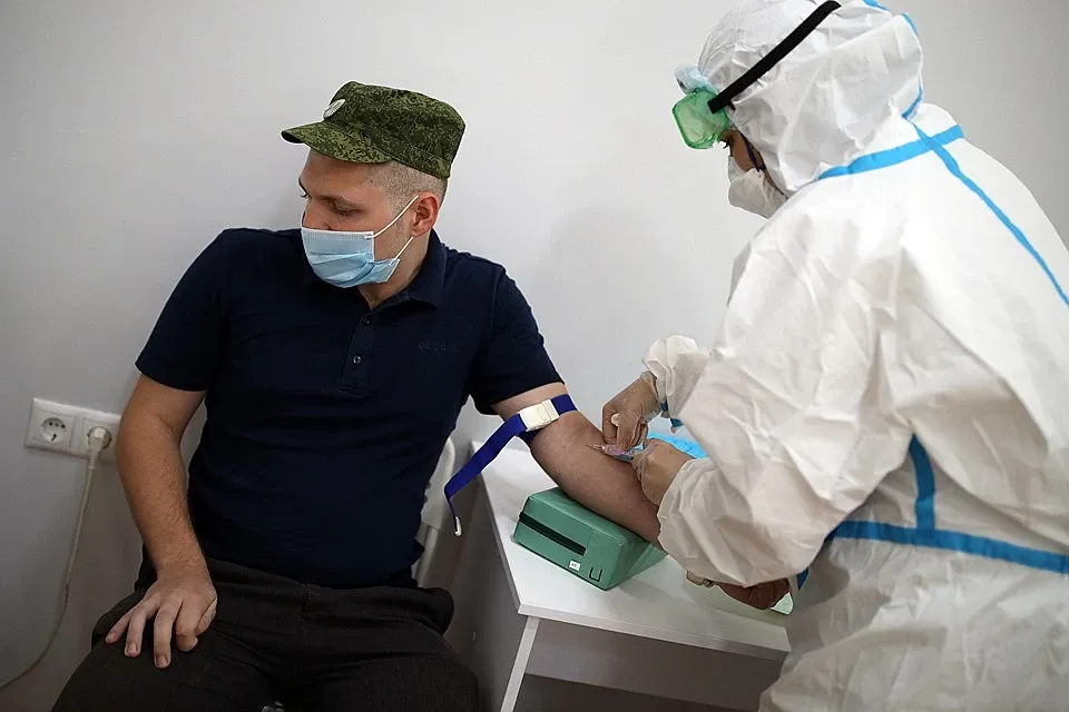 Rusia testează un vaccin anti-COVID-19 pe un grup de militari