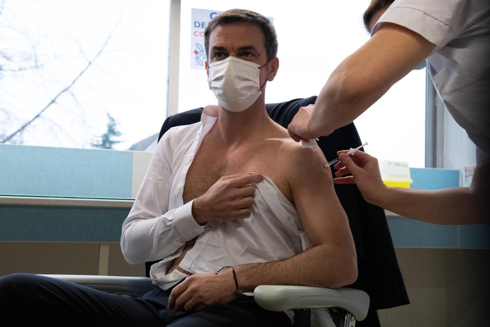 Ministrul Sănătății din Franța s-a imunizat cu trei tipuri de vaccin anti-COVID
