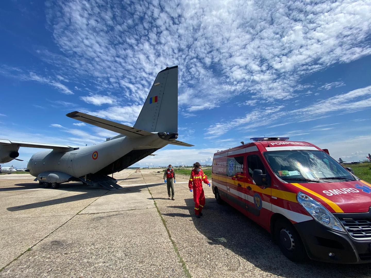 Doi pacienţi cu arsuri, transportaţi cu o aeronavă în Germania