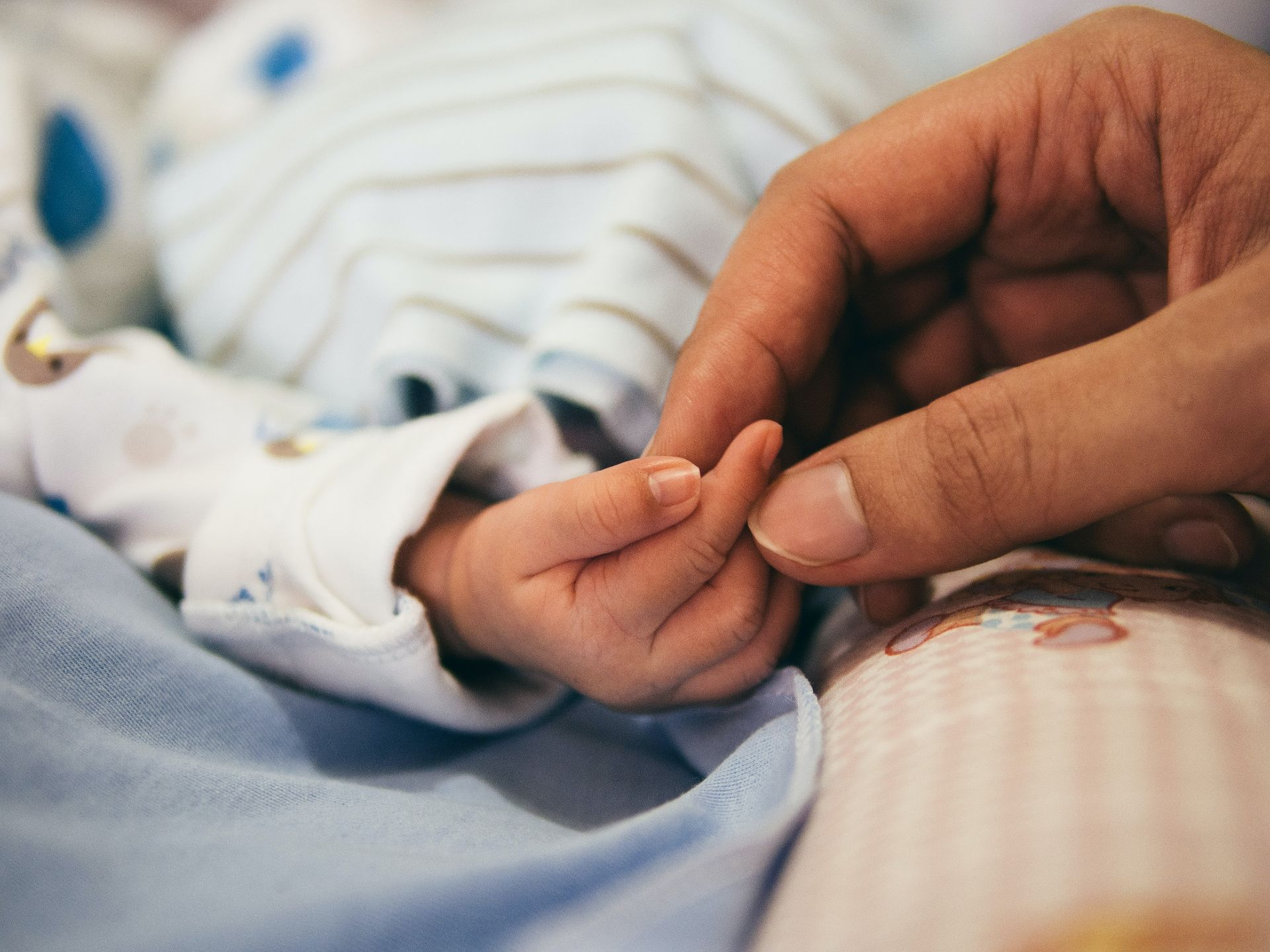 Peste 80 de milioane de euro din PNRR pentru tratarea pacienţilor critici nou-născuţi