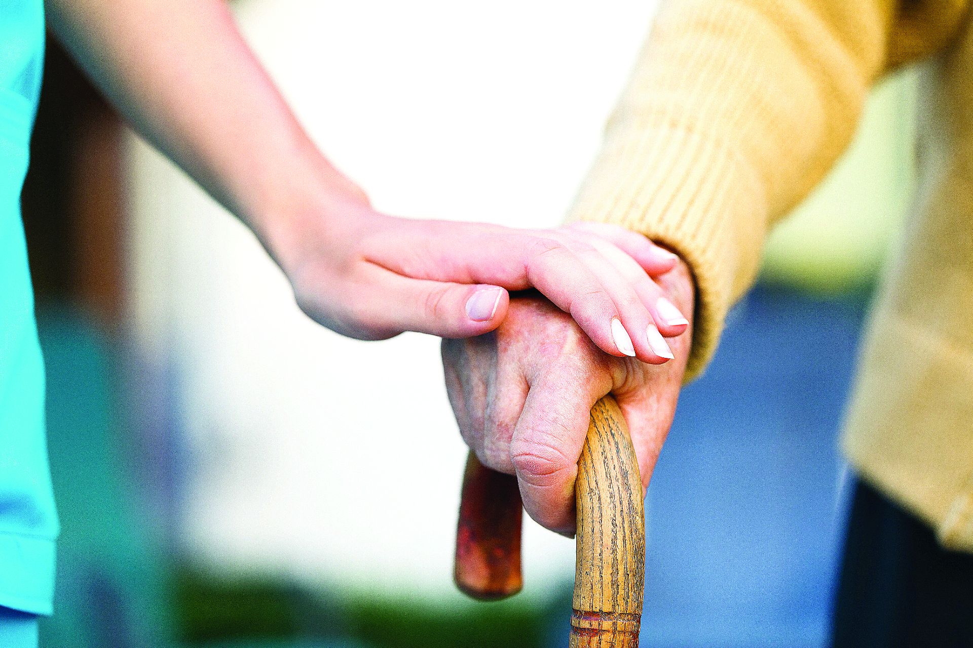 Semnal de alarmă: în România nu există resurse pentru îngrijirea vârstnicilor
