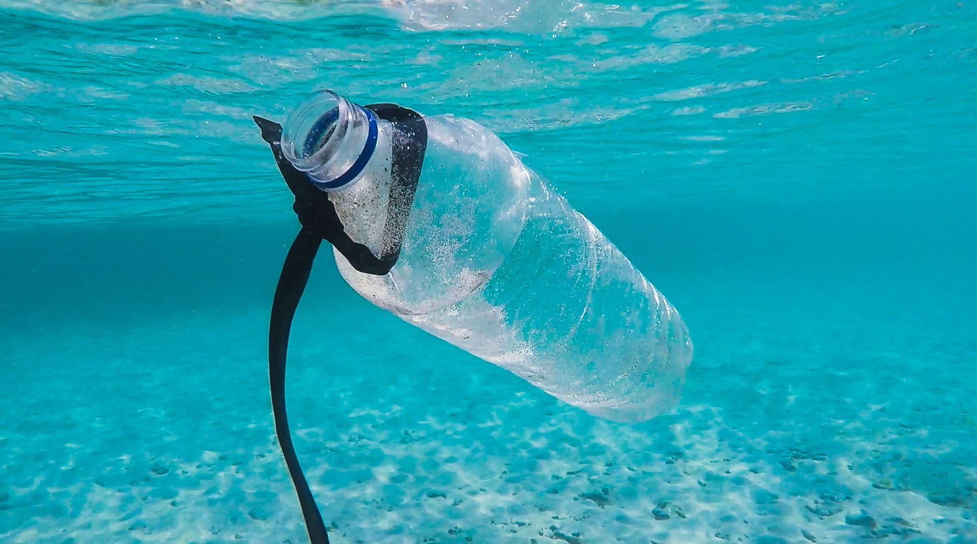 Cantităţile de plastic care ajung în oceane ar putea să se tripleze până-n 2040