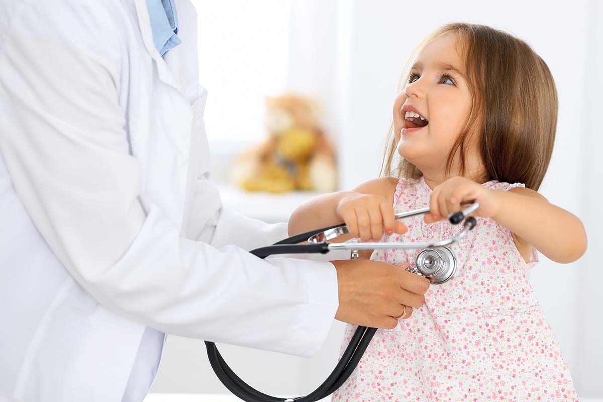 Pediatrii au competența de a trata copiii!