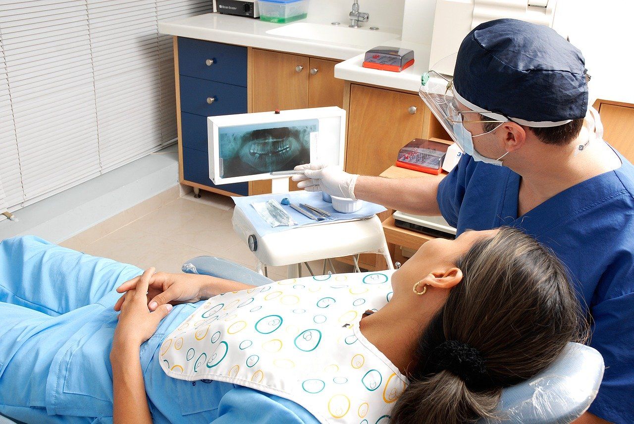 COVID-19: OMS recomandă ca vizitele „neesențiale” la stomatolog să fie amânate