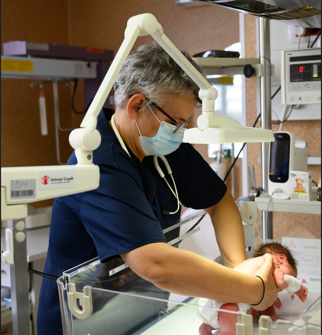 Peste 40 de secții de neonatologie au primit echipamente medicale moderne