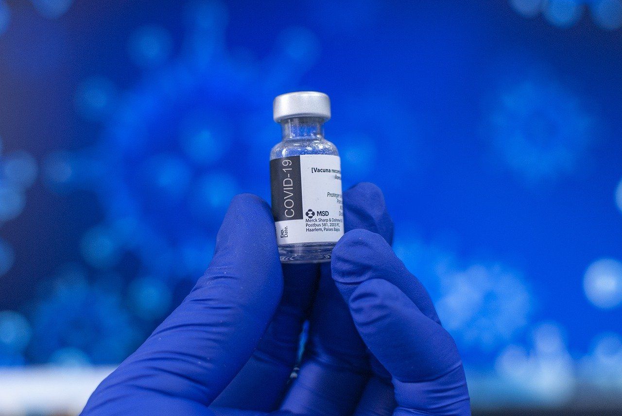 Sanofi va produce 200 de milioane de doze de vaccin anti-COVID Moderna