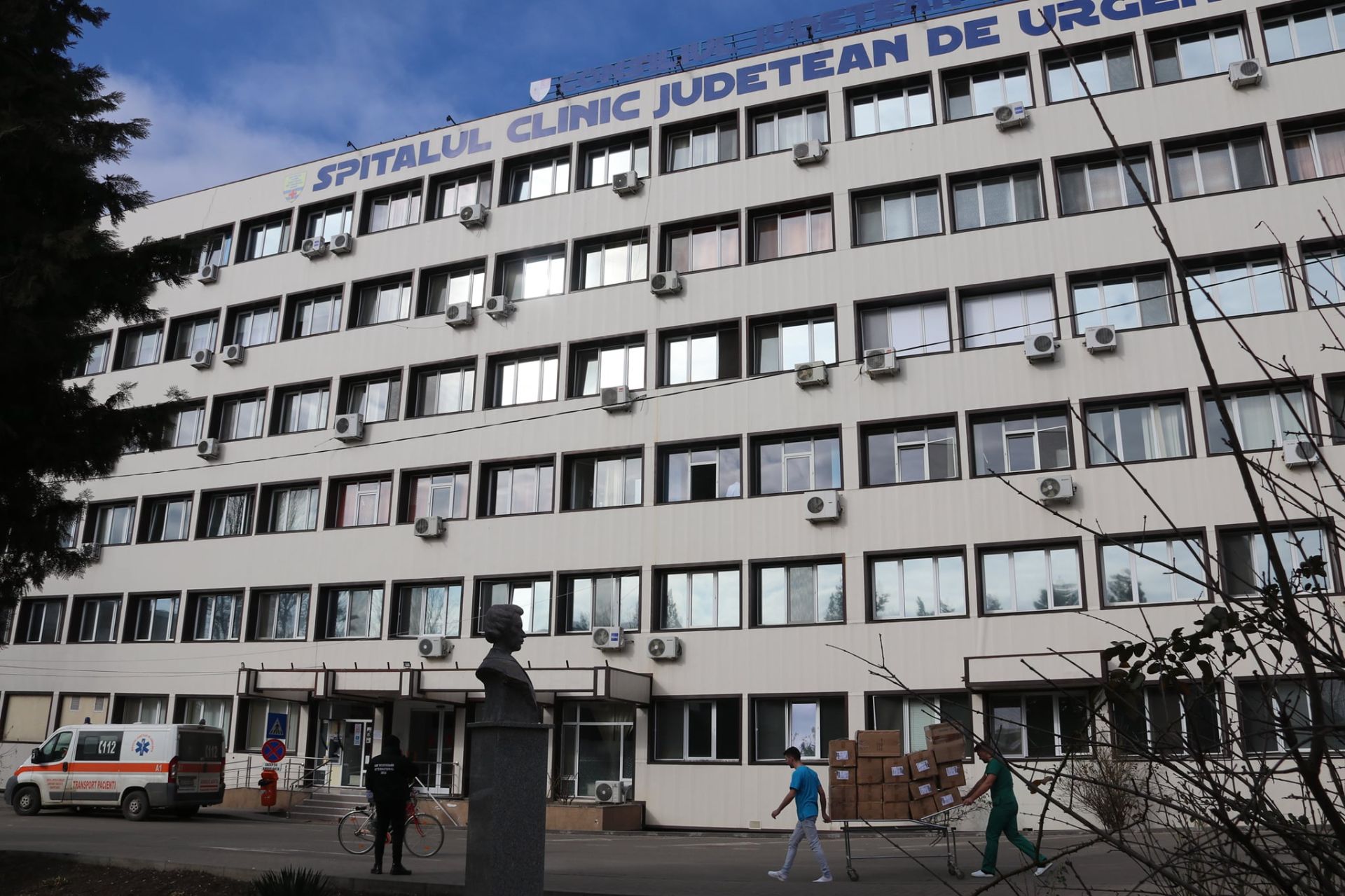 Percheziții la DSP Arad și la Spitalul Județean, într-un dosar privind gestionarea pandemiei
