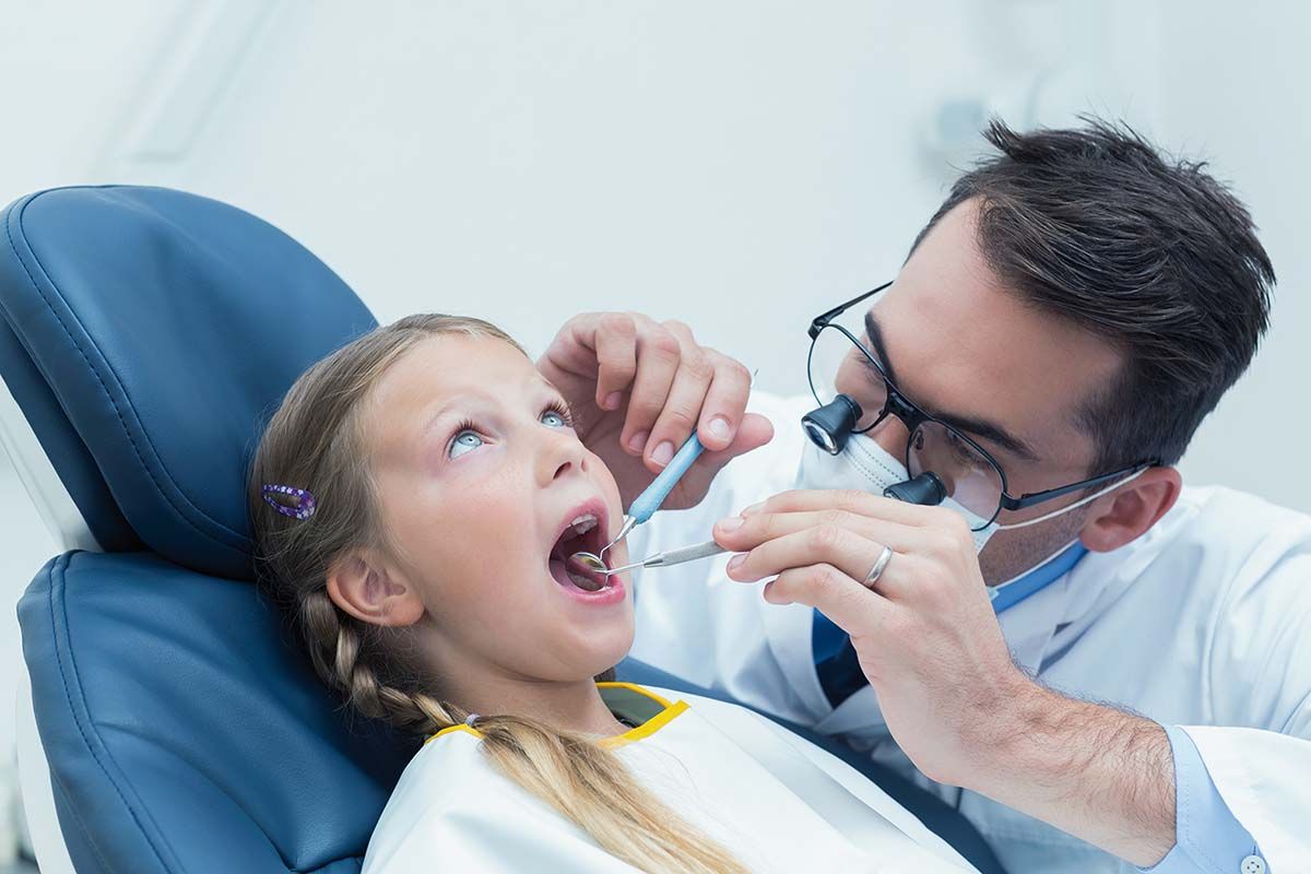 În România, doar 3% din școli au un cabinet medical dentar 