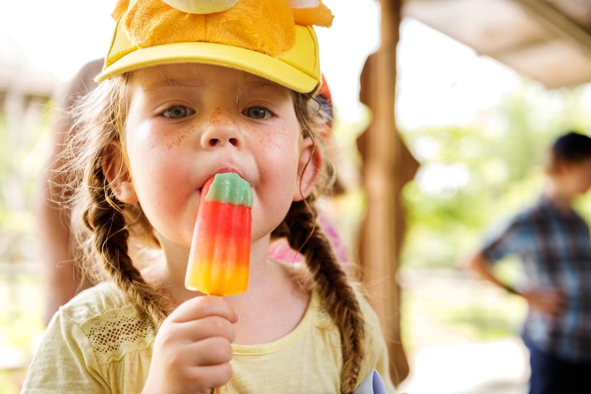 65% dintre copiii români de până în 14 ani consumă zilnic dulciuri