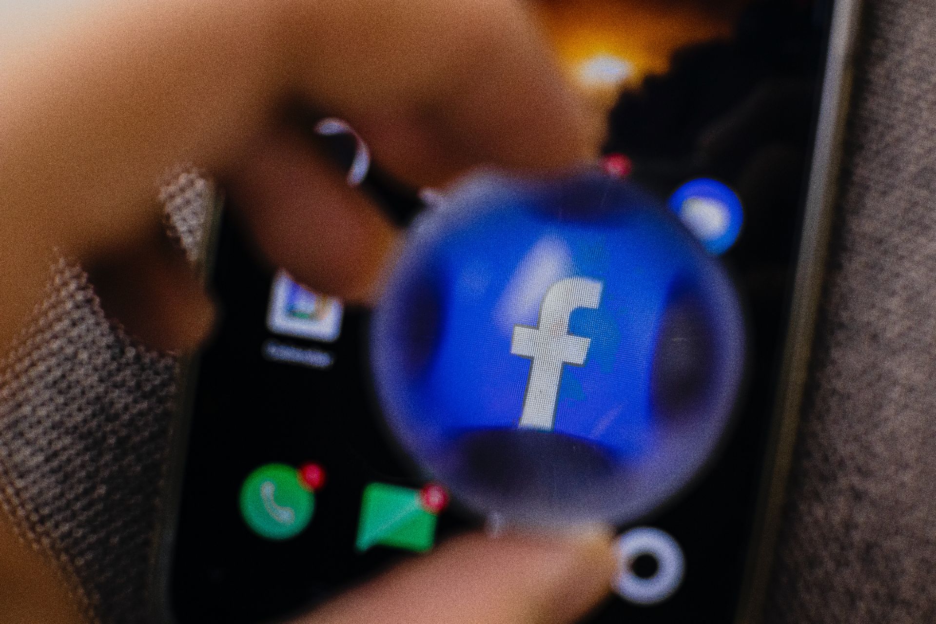 Studiu: Facebook ar putea fi de vină pentru depresia studenților