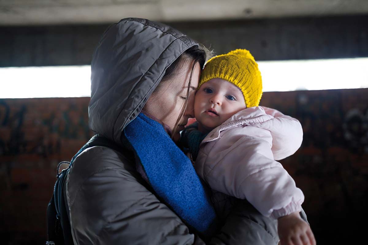 Copiii din mame surogat, blocaţi în Kiev