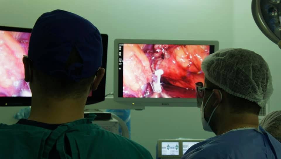 Tehnică în premieră în transplantul de rinichi, de la mamă la fiu, la ICUTR Cluj-Napoca