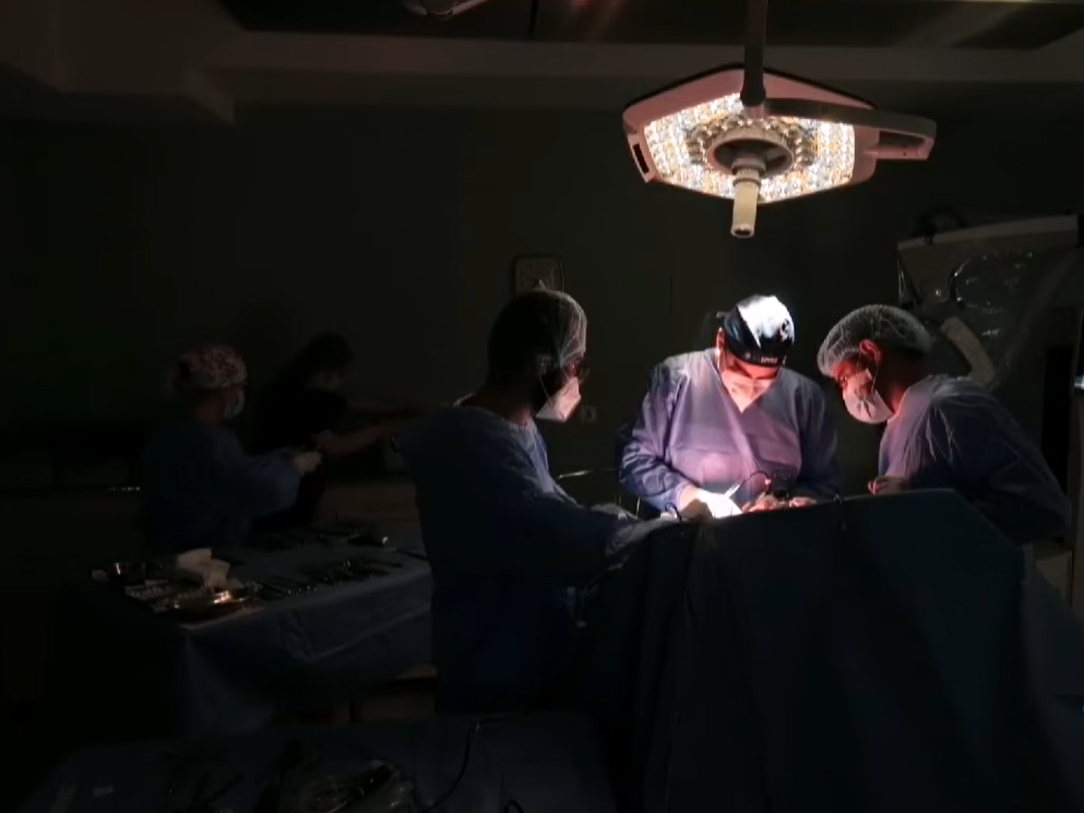 Femeie de 47 de ani, operată de către medicii din Iaşi de o tumoră cerebrală voluminoasă