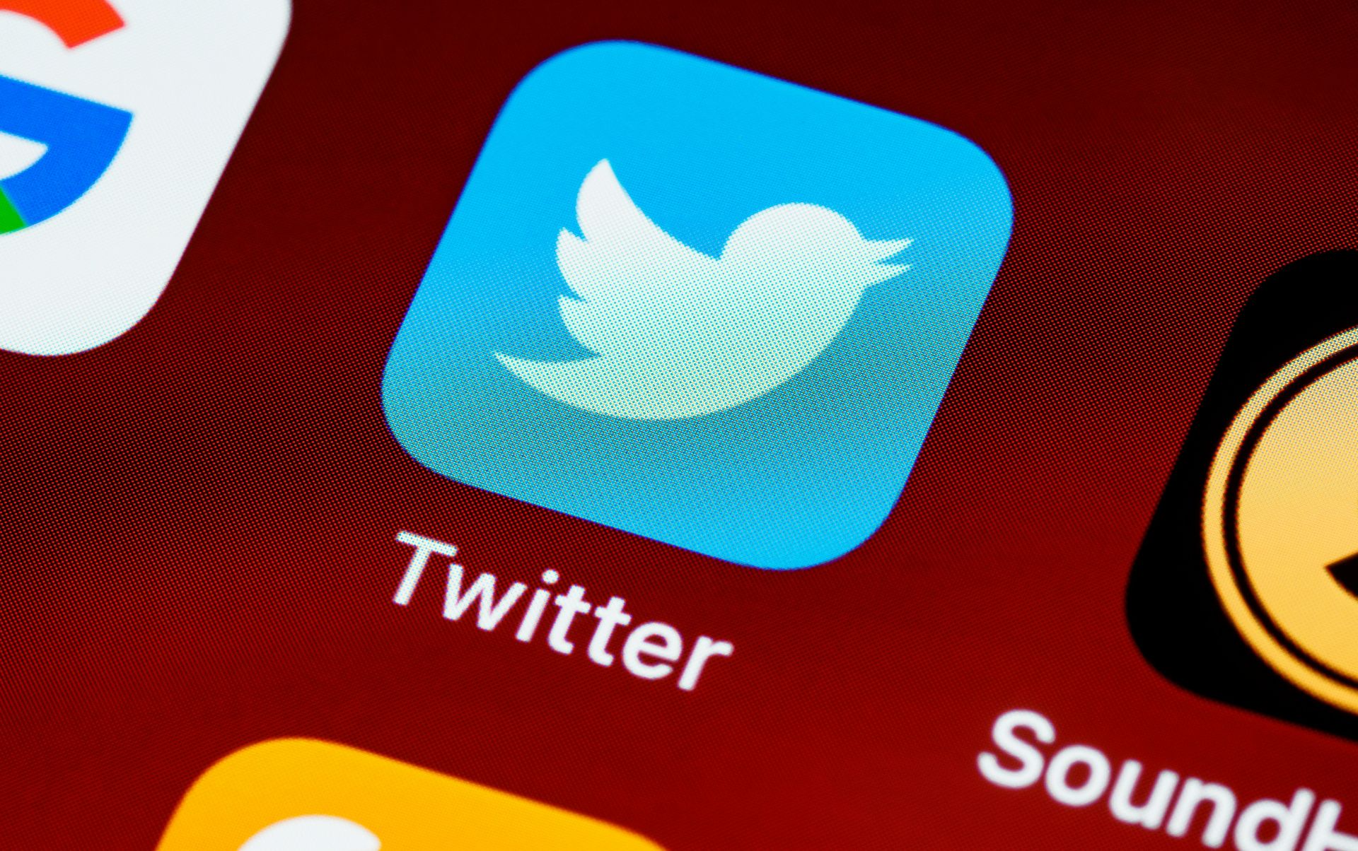 Twitter cooperează cu două agenții de știri în lupta contra dezinformării